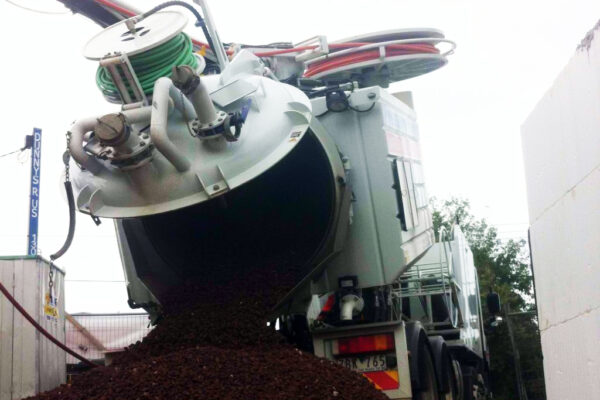 vacuum-loading-1024x765-